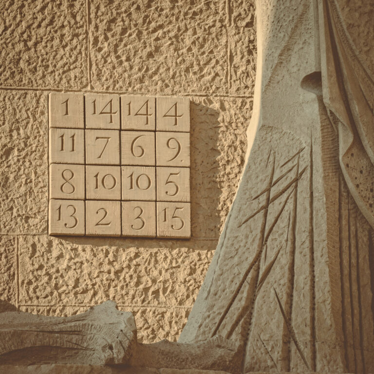 El cuadrado mágico de la fachada de la Pasión: todas las claves para entenderlo 