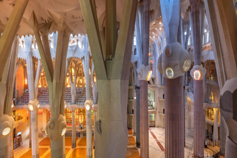 Sagrada Família columns: the geometry, mechanics and materials of a stone forest