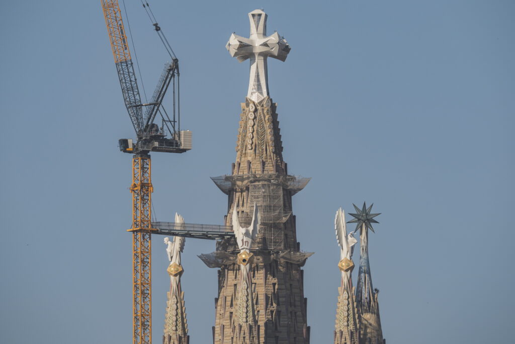 Com és la Creu de la torre de Jesús?