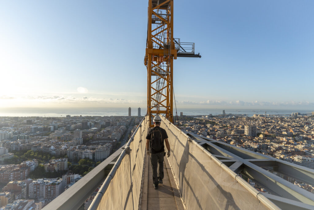 gruista sagrada família a trava