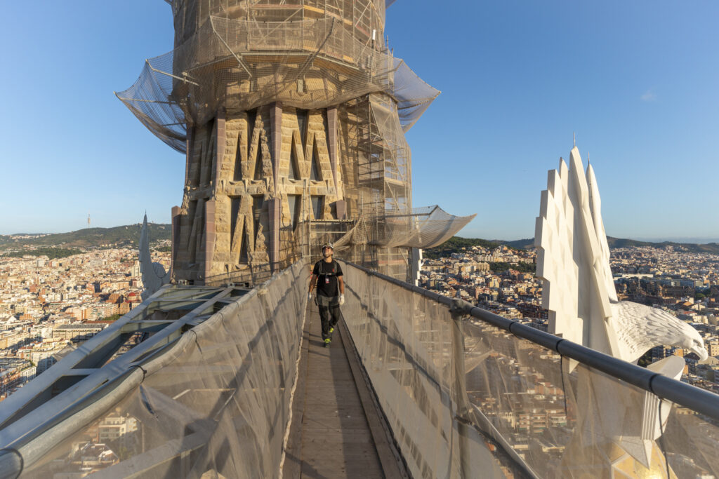 gruista sagrada família a trava